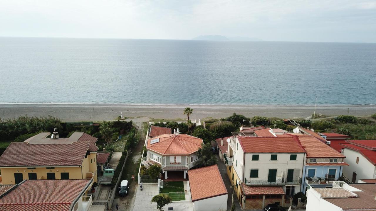 La Foresteria Di Maestina บาร์เชลโลนา-ปอซโซ ดี กอตโต ภายนอก รูปภาพ